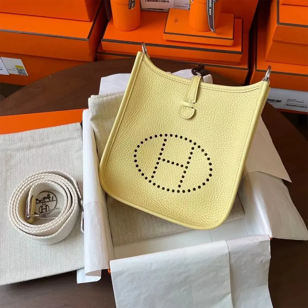 Side profile showing adjustable strap on Hermes Women Evelyne 16 Amazone bag