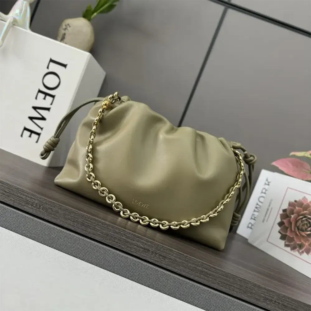 Close-up on mellow nappa lambskin texture of Loewe Flamenco Purse