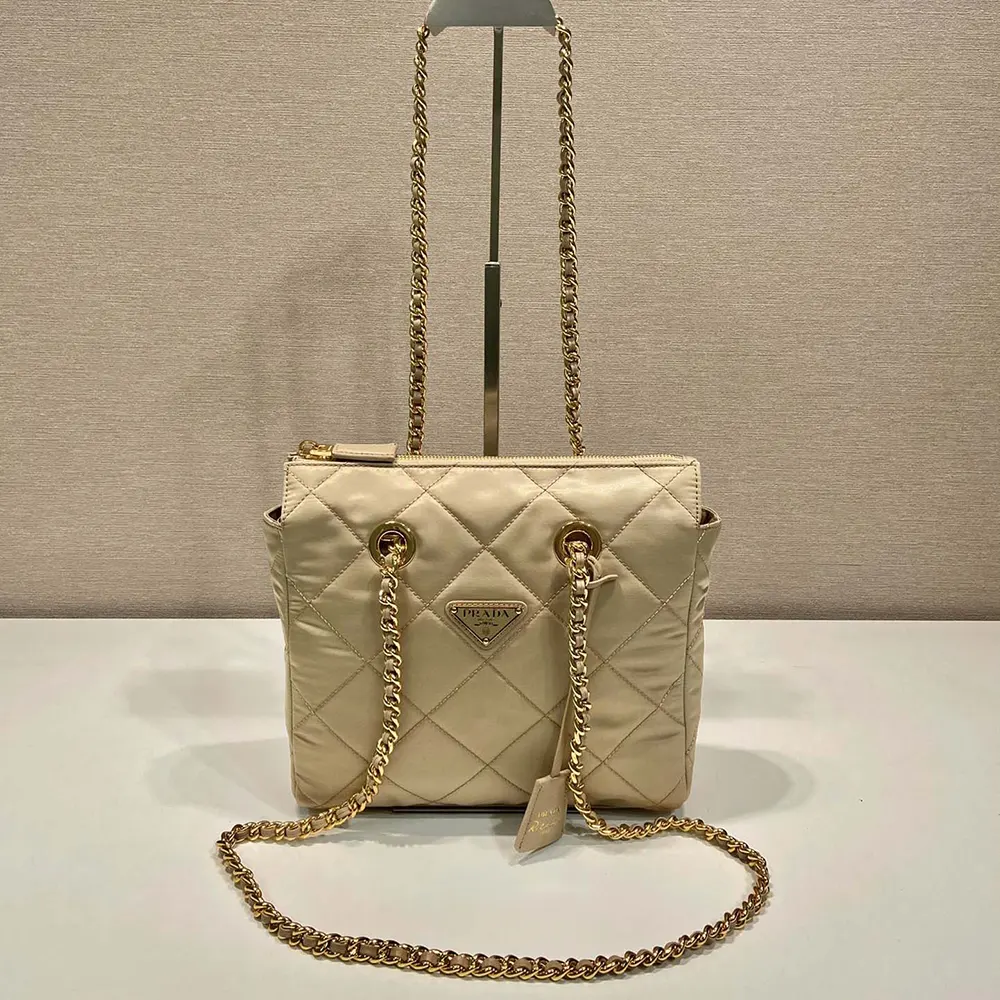 Close-up of silver chain detail on Prada Women Prada Re-Edition 1995 Tote