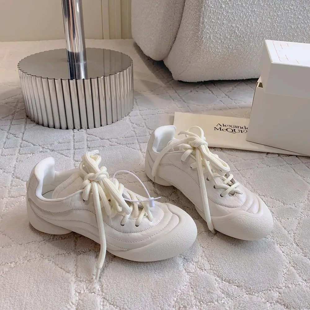 Top angle showing laces and smooth leather of Flexion Sneaker