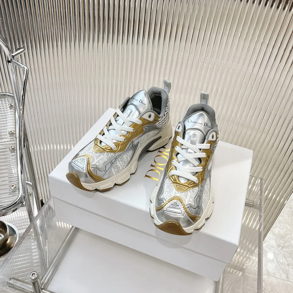 Close-up of Dior Oblique motif print on Dior Vibe Sneaker white mesh