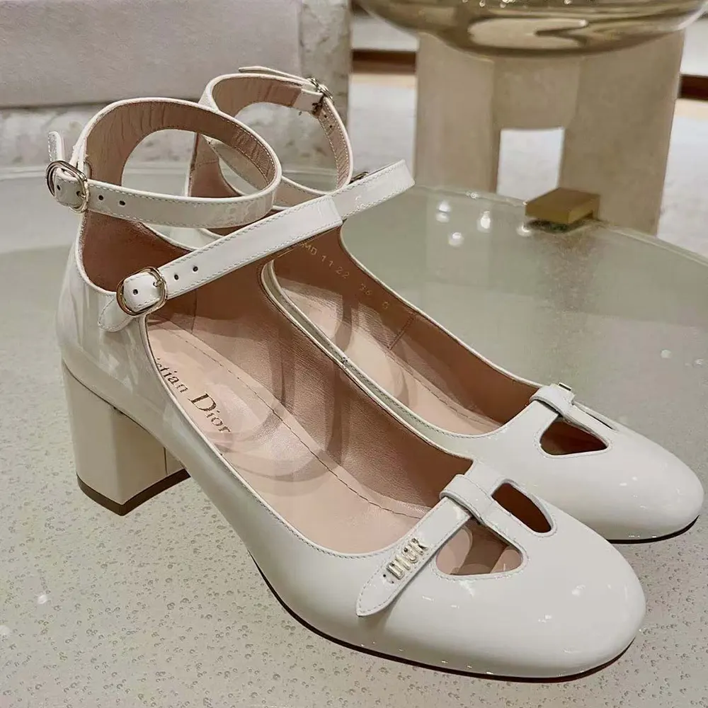 Close-up on glossy white patent calfskin of Dior Women Aime Dior Pump