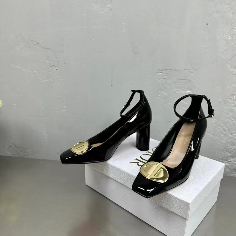 Close-up of signature 'CD' detail on Dior Women CD Forever Dior Pump