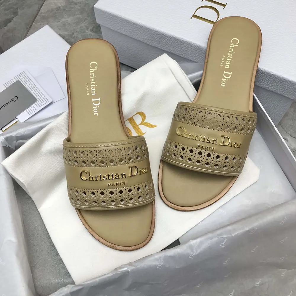 Close-up of openwork microcannage motif on Dior Women D-Lane Slide