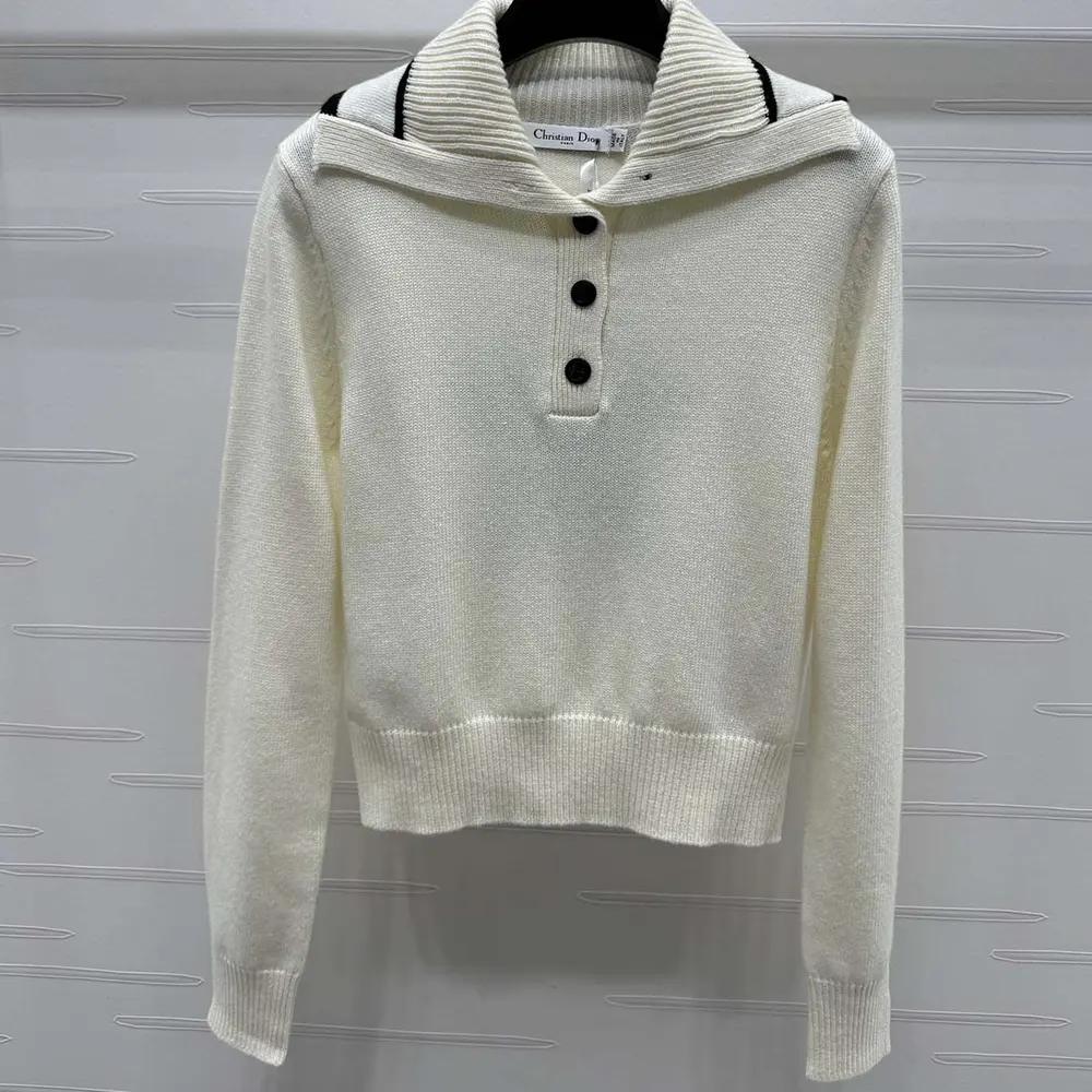 Close-up of knit texture and Dior logo on DiorAlps Sweater