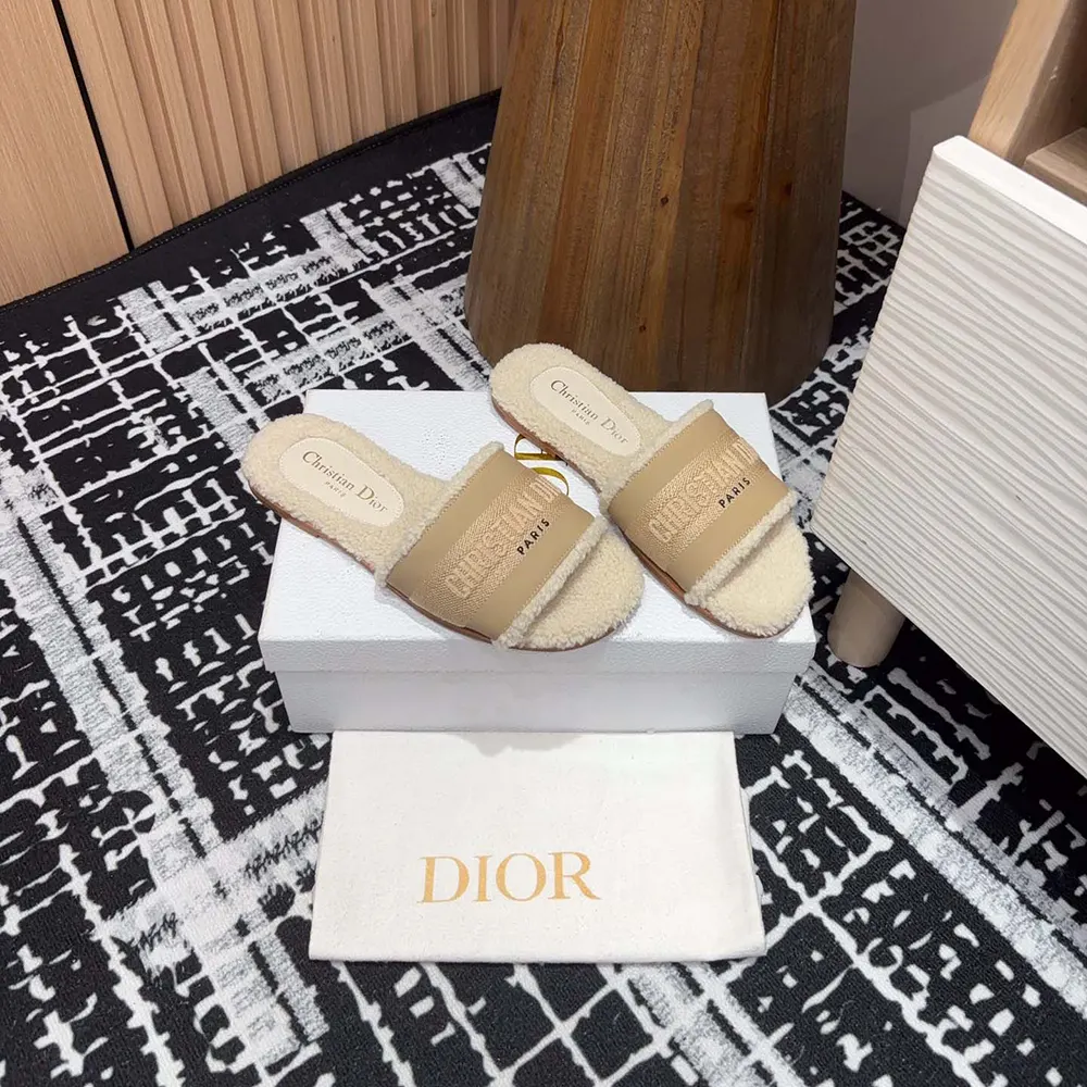 Top angle showing beige calfskin footbed and slide silhouette of Dior Women Dway Slide