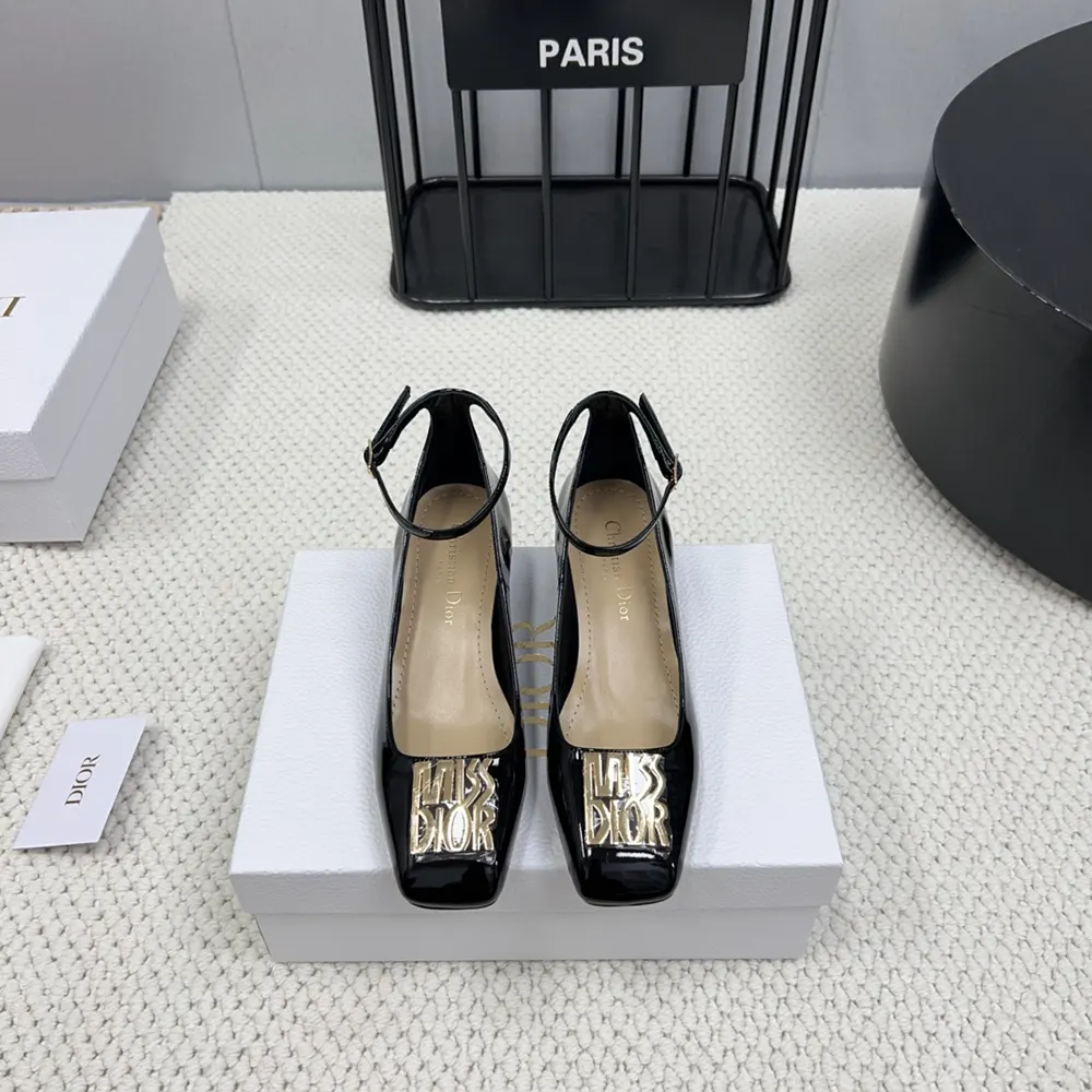 Close-up of pointed toe and patent leather texture on Dior Women Miss Dior Pump