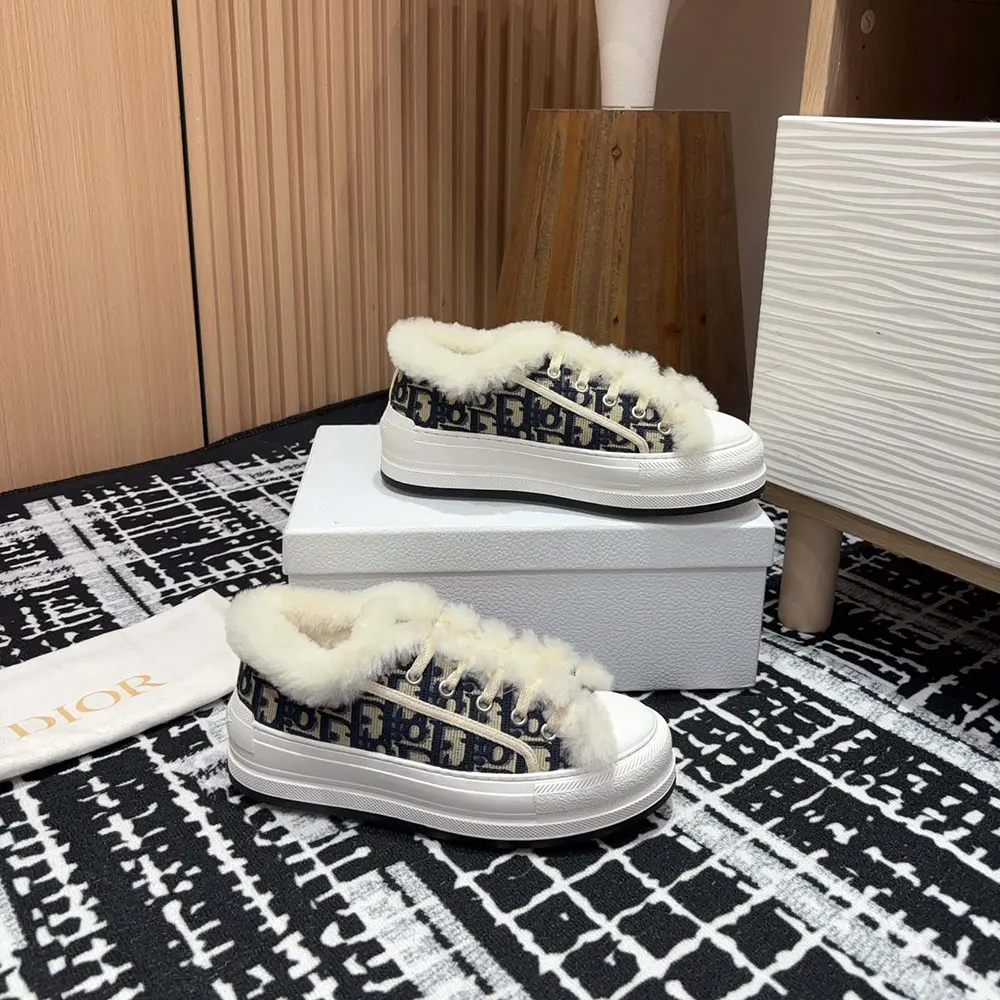 Top view of lace-up closure on Dior Women Walk’n’Dior Platform Sneaker Deep Blue