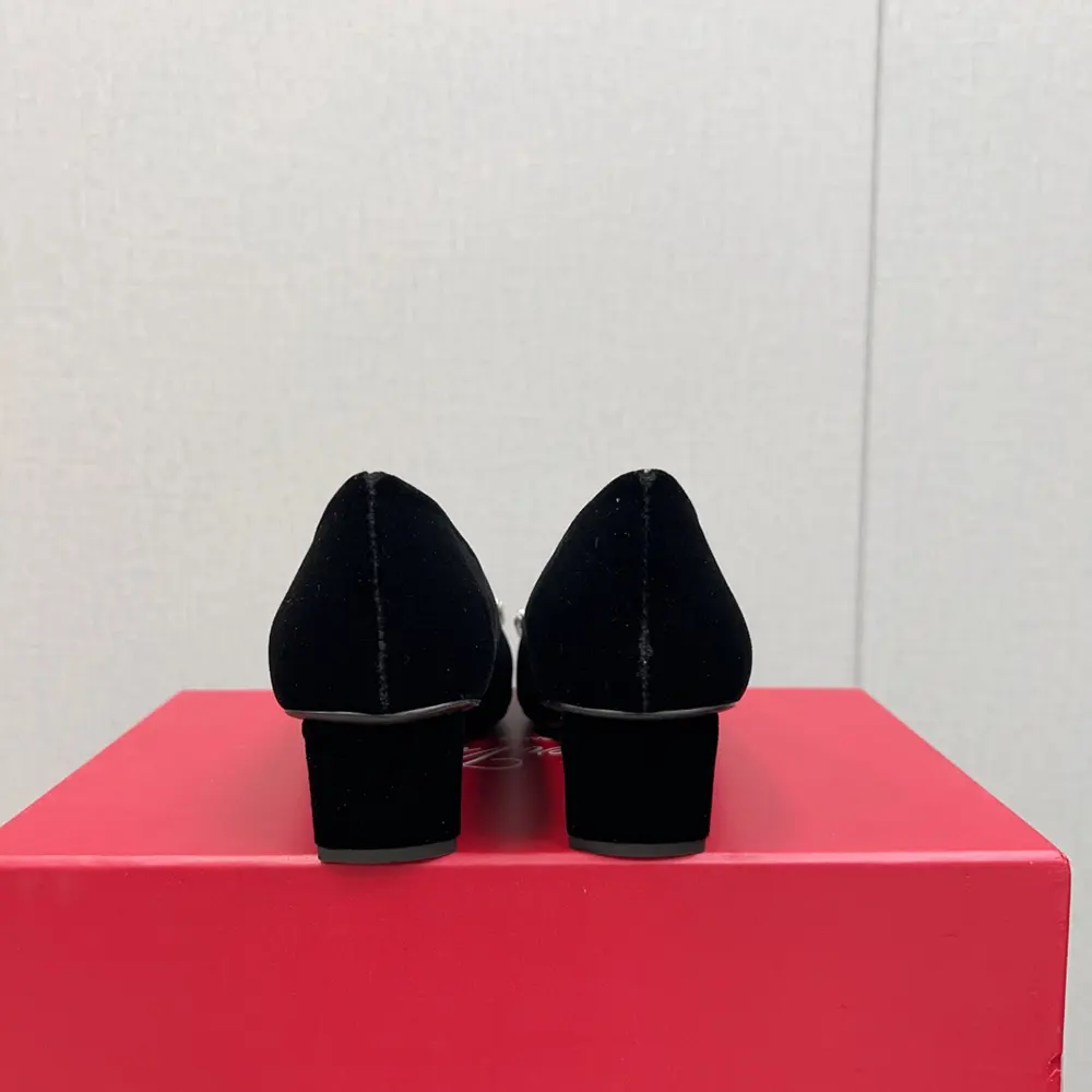 Roger Vivier Women Belle Vivier Pumps in Satin-Black - image 7