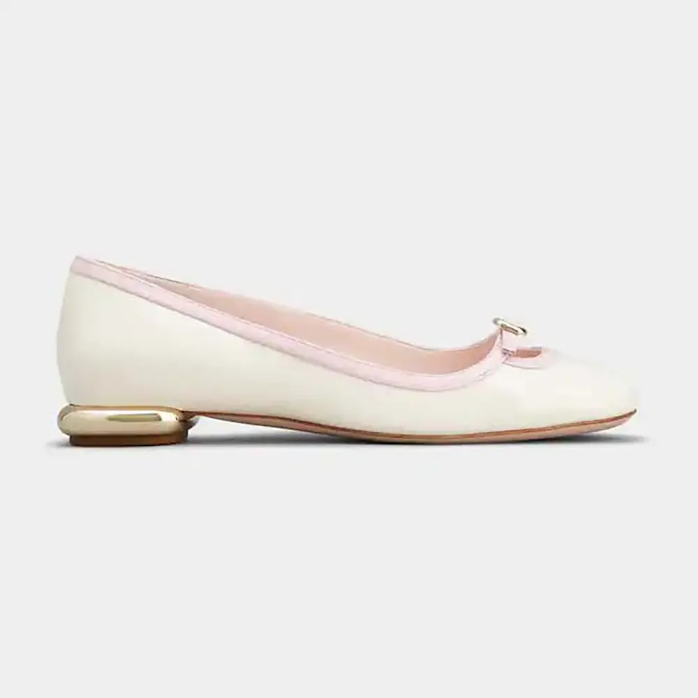 Side view of Roger Vivier Women Viv’ Podium Ballerinas in Patent Leather-White