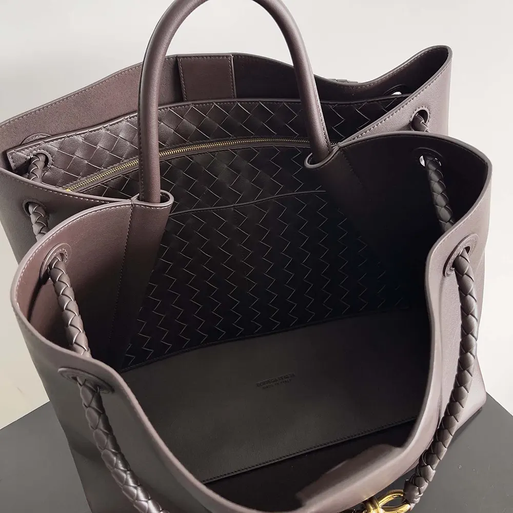 Bottega Veneta Women Large Andiamo in Silky Calf Leather-806010V4O922190 - image 5