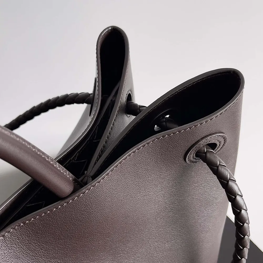Bottega Veneta Women Large Andiamo in Silky Calf Leather-806010V4O922190 - image 9