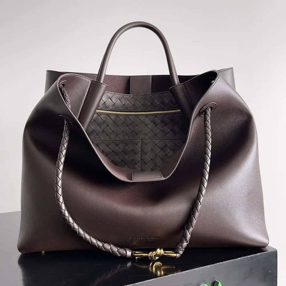 Bottega Veneta Women Large Andiamo in Silky Calf Leather-806010V4O922190 - image 4