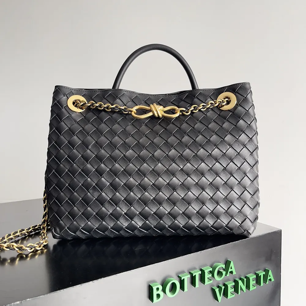 Close-up on the intrecciato leather weave and gold hardware detail