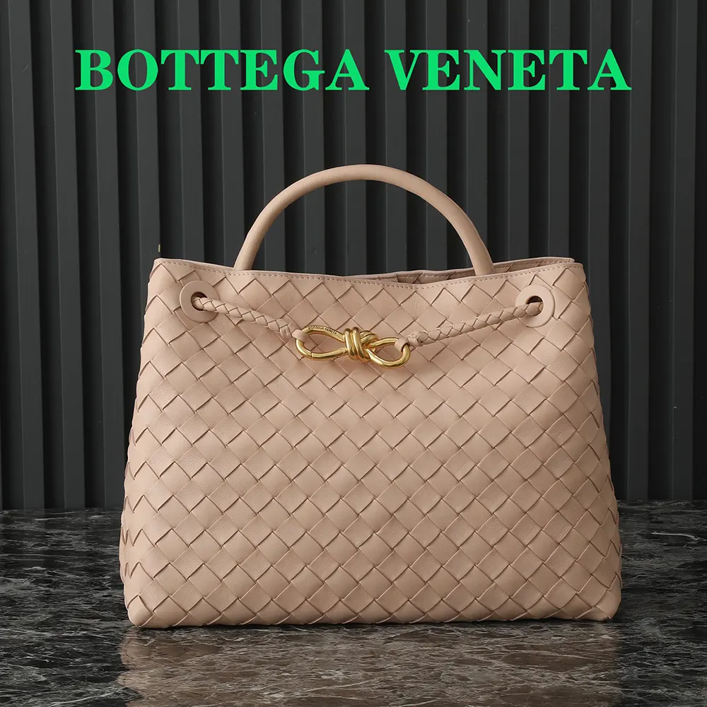 Close-up of intrecciato leather texture on Bottega Veneta Women Medium Andiamo