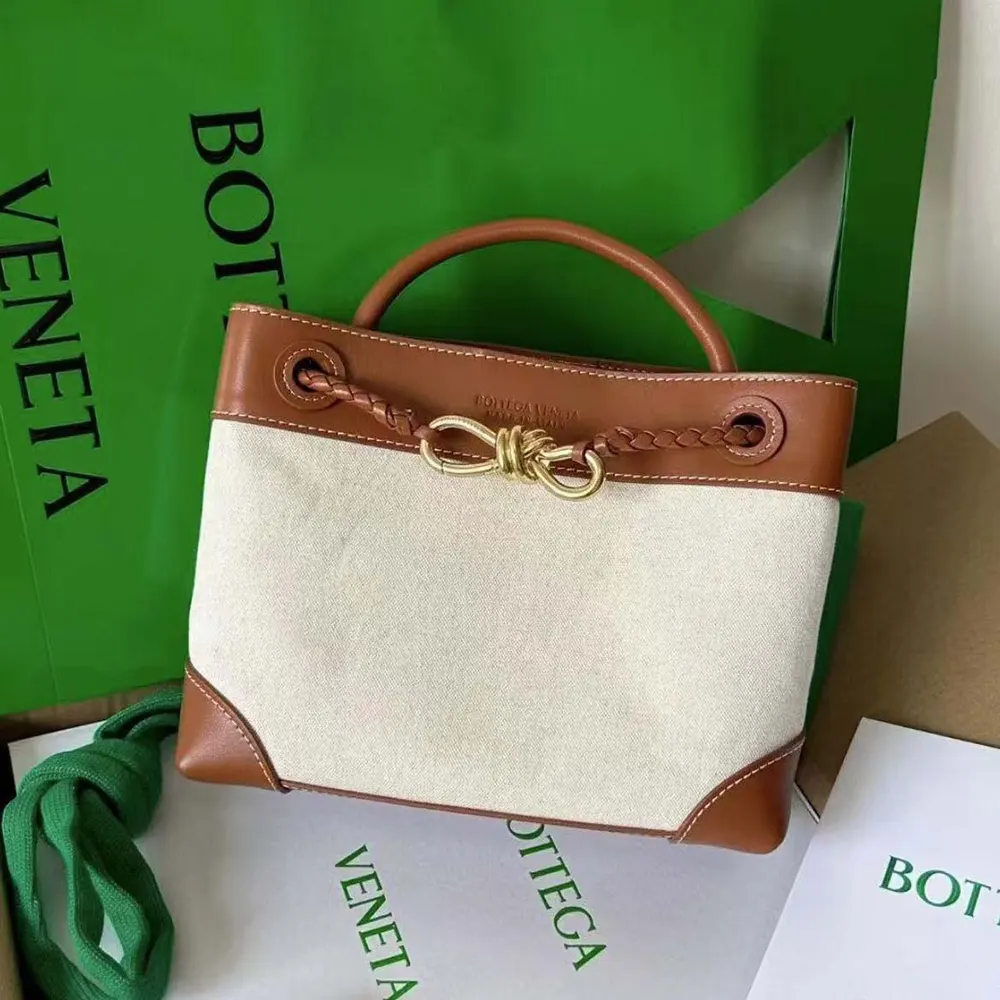 Close-up of woven canvas and calf leather detail on Bottega Veneta Women Small Andiamo