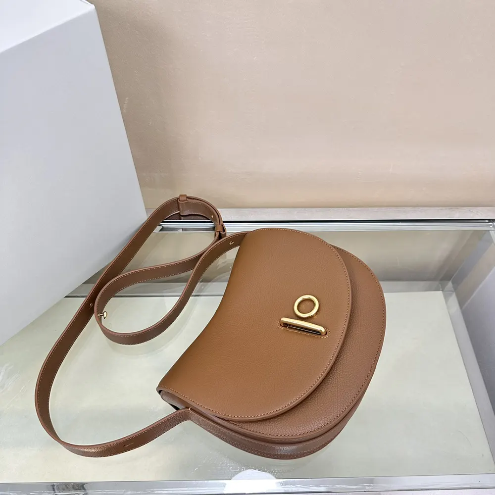 Burberry Women Medium Rocking Horse Bag - image 4