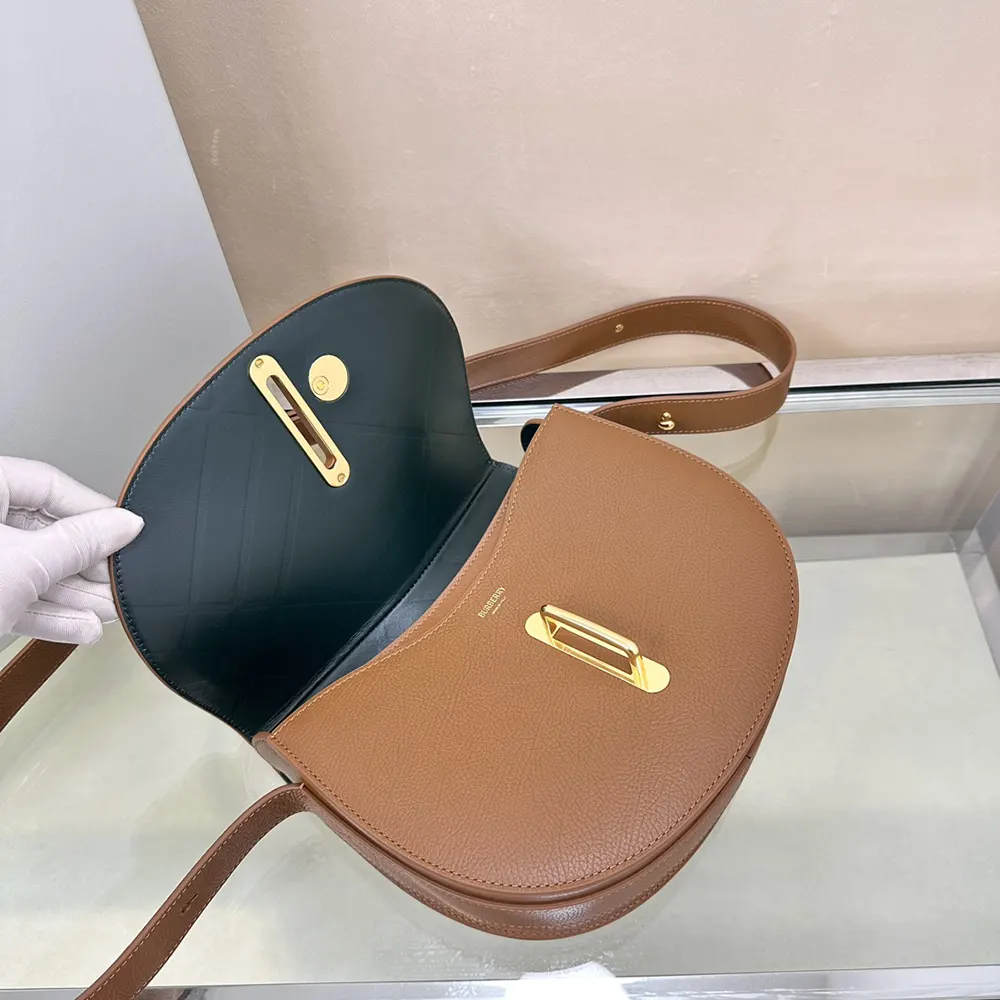 Burberry Women Medium Rocking Horse Bag - image 6