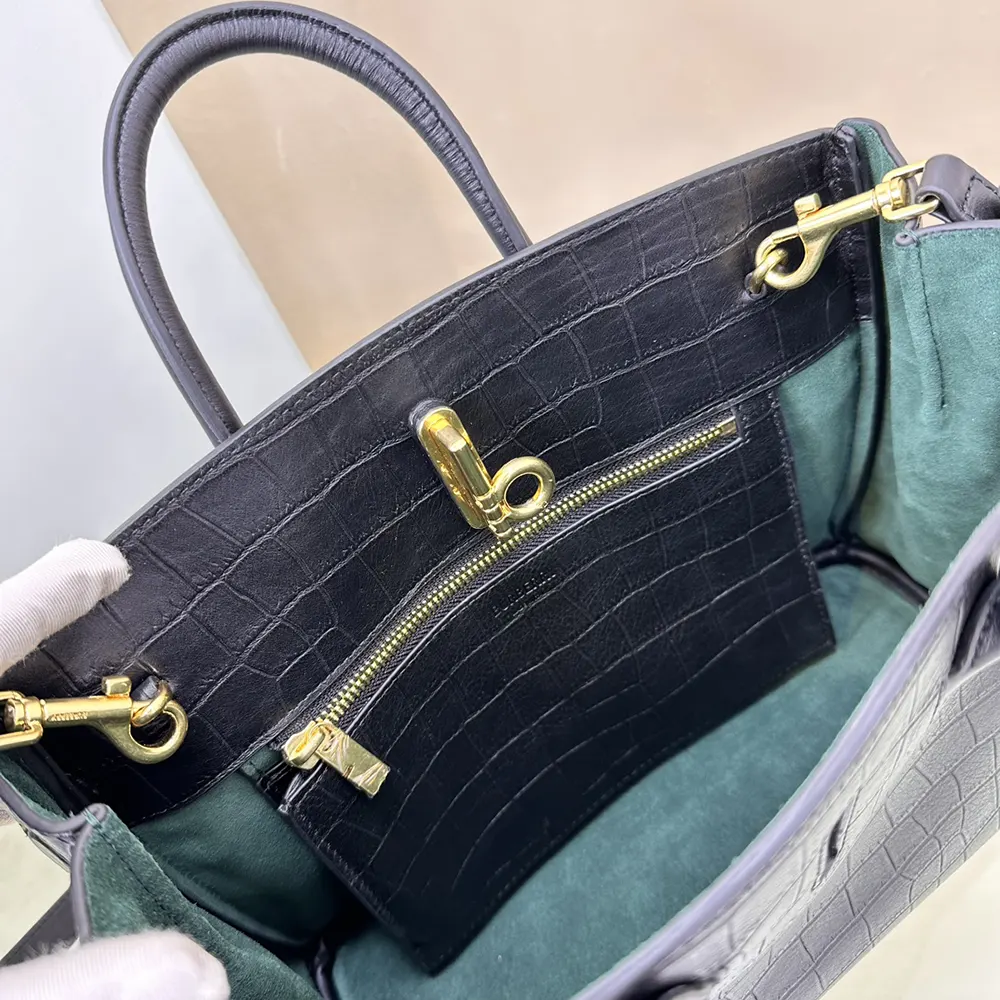 Burberry Women Medium Rocking Horse Tote - image 9