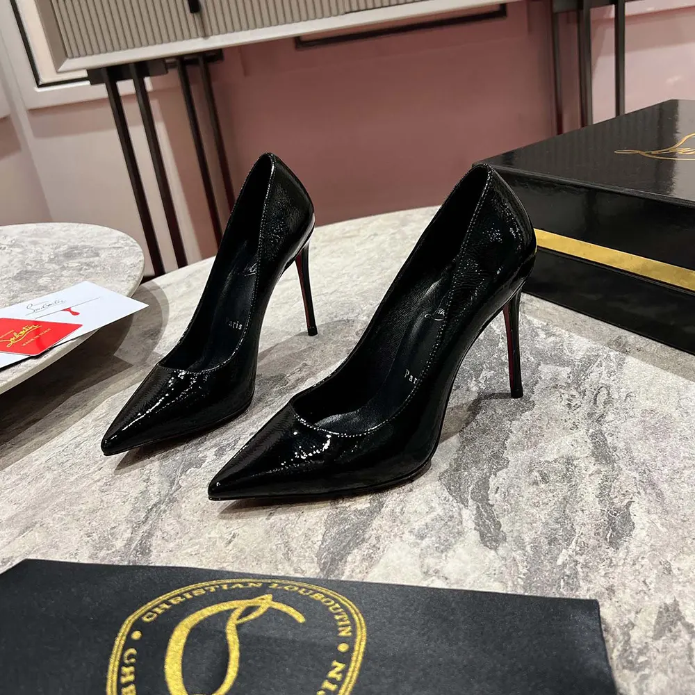 Close-up on star textured laminated calf leather detail on Christian Louboutin Women Kate pumps