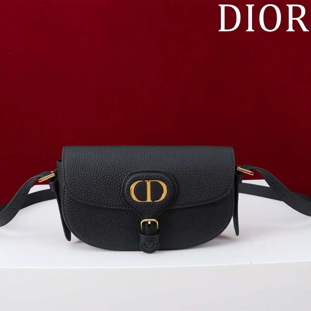 Close-up of gold 'CD' clasp on Dior Women Bobby East-West Bag