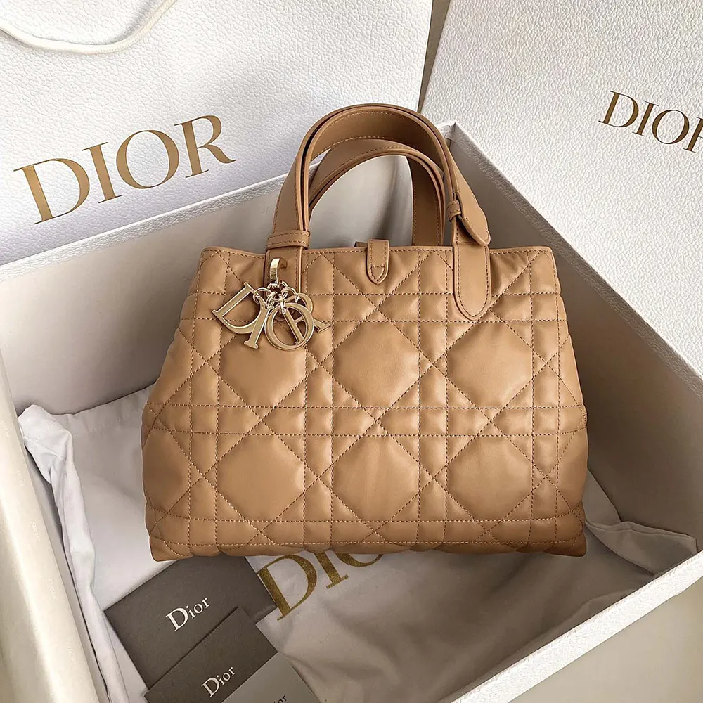 Close-up of gold-tone hardware on Dior Women Medium Dior Toujours Bag Medium Tan Macrocannage Calfskin