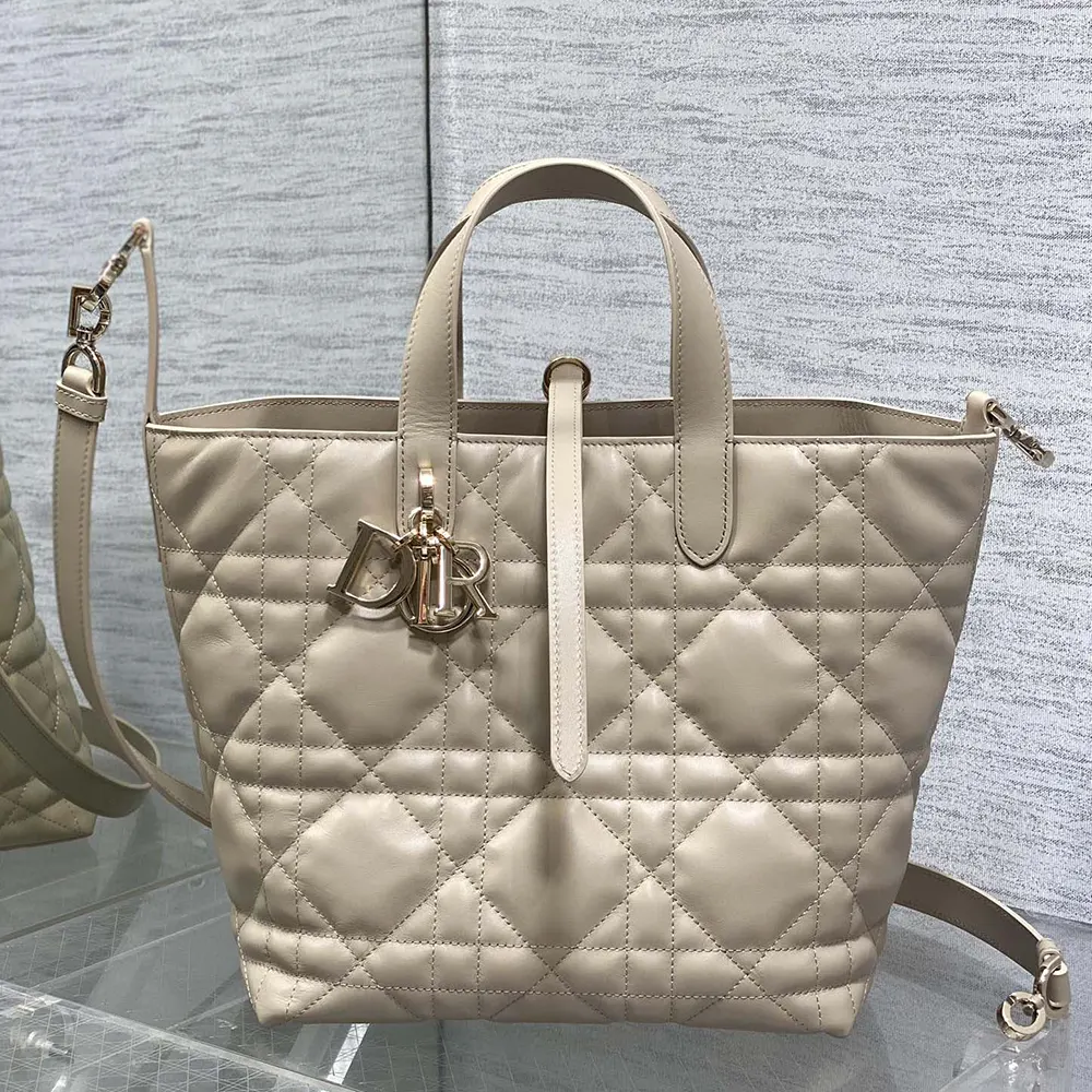 Close-up of Macrocannage quilting on Dior Women Medium Dior Toujours Vertical Tote Bag