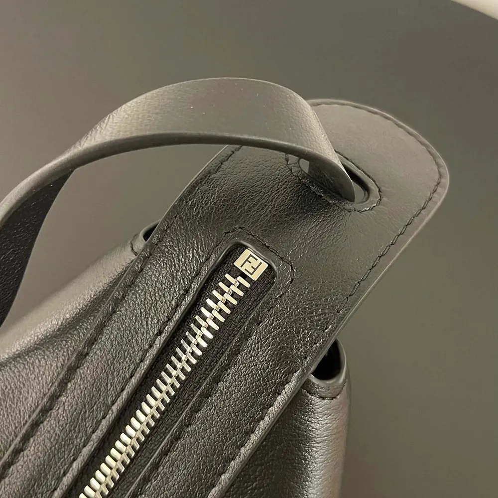 Fendi Unisex Simply Fendi Medium Black Leather Bag - image 6