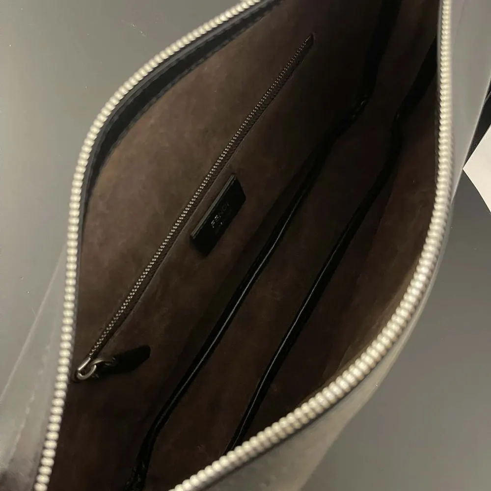 Fendi Unisex Simply Fendi Medium Black Leather Bag - image 9