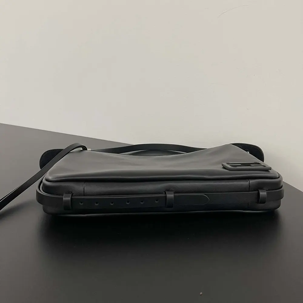 Fendi Unisex Simply Fendi Medium Black Leather Bag - image 5