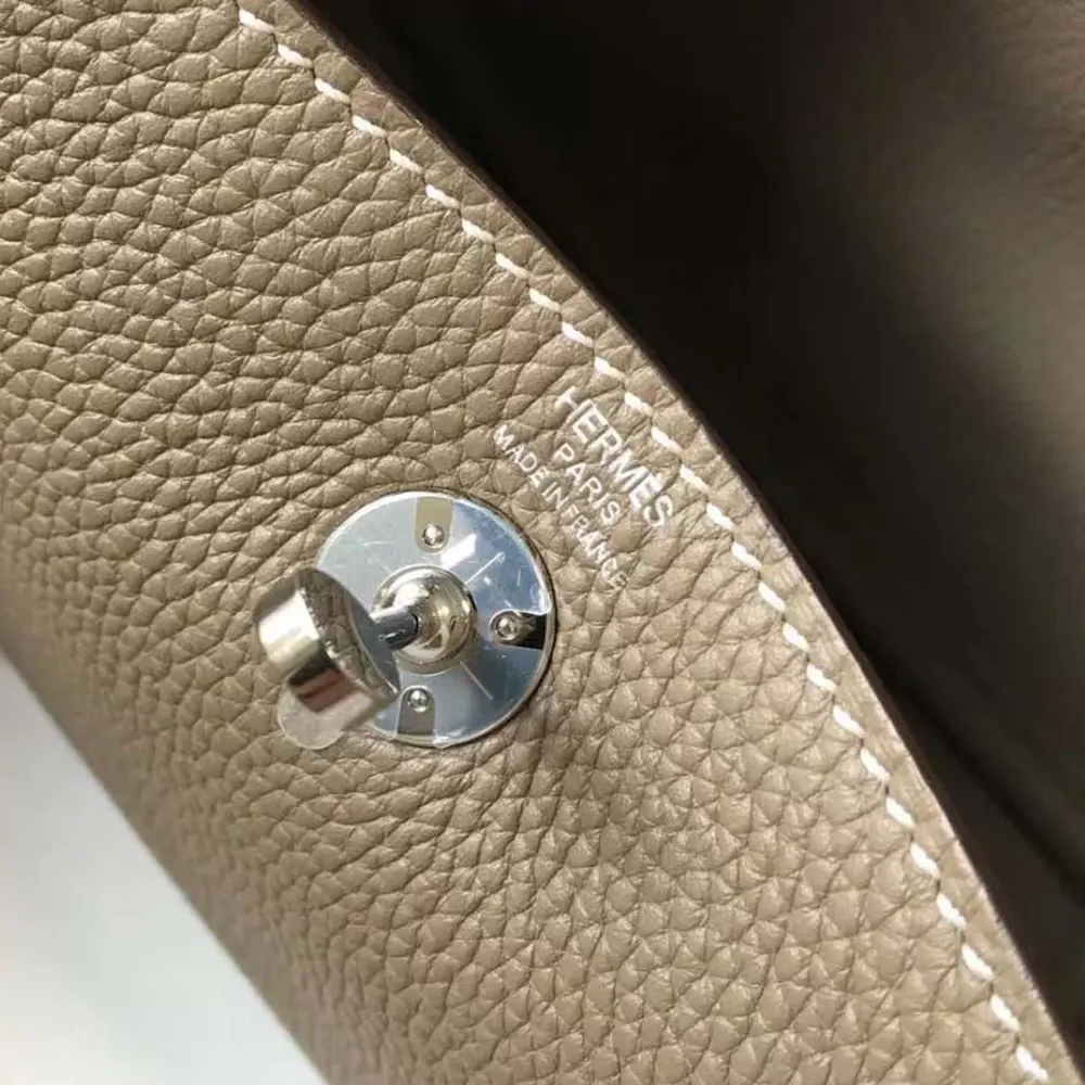 Hermes Women Lindy Mini 19 in Clemence Leather-Etoupe/Silver - image 9