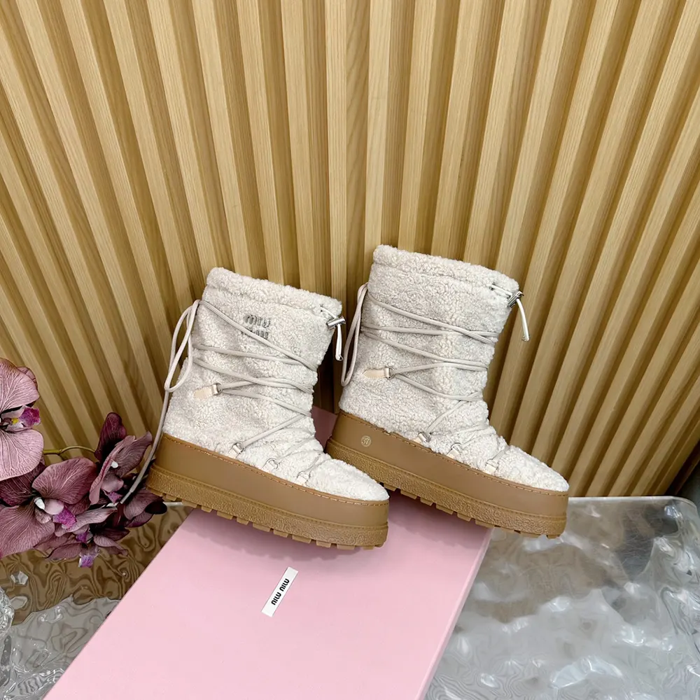 Close-up of shearling lining and white leather on Miu Miu Women Shearling Après-ski Boots-White