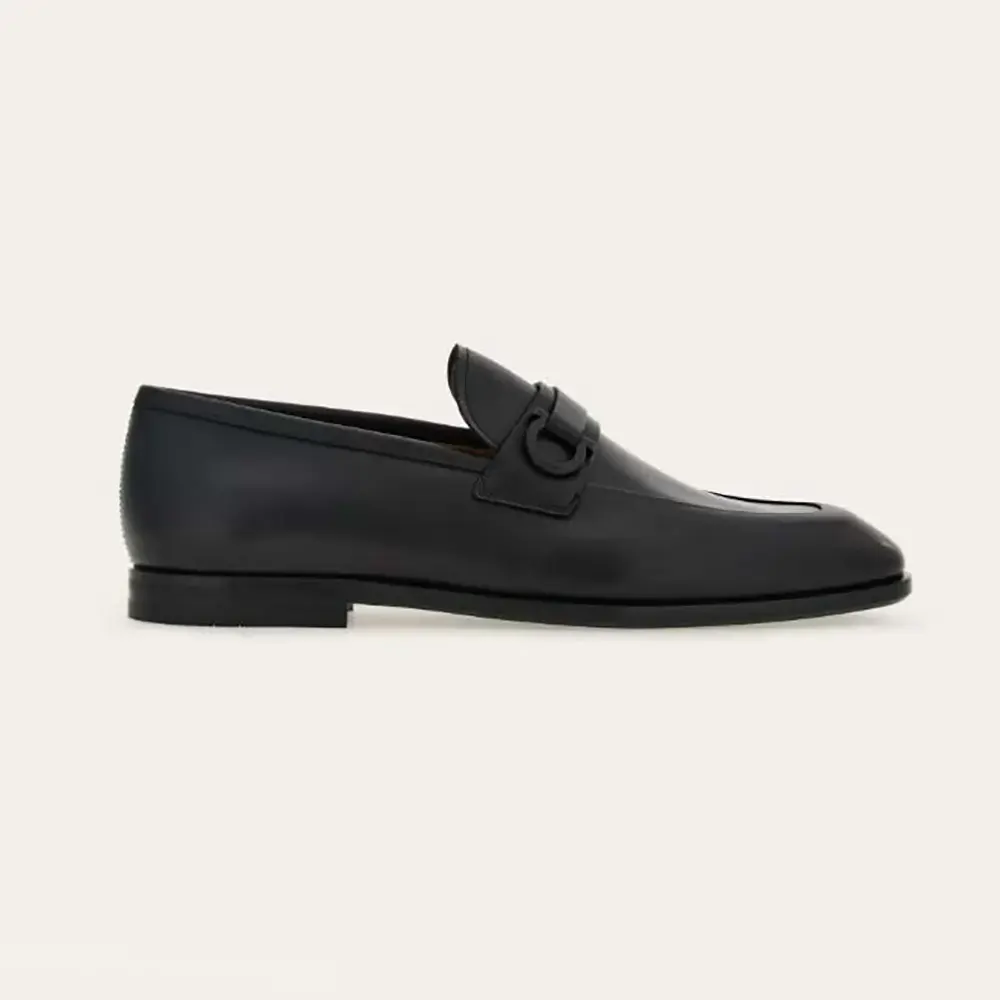 Side angle of Salvatore Ferragamo Men Moccasin with Gancini Ornament in black leather