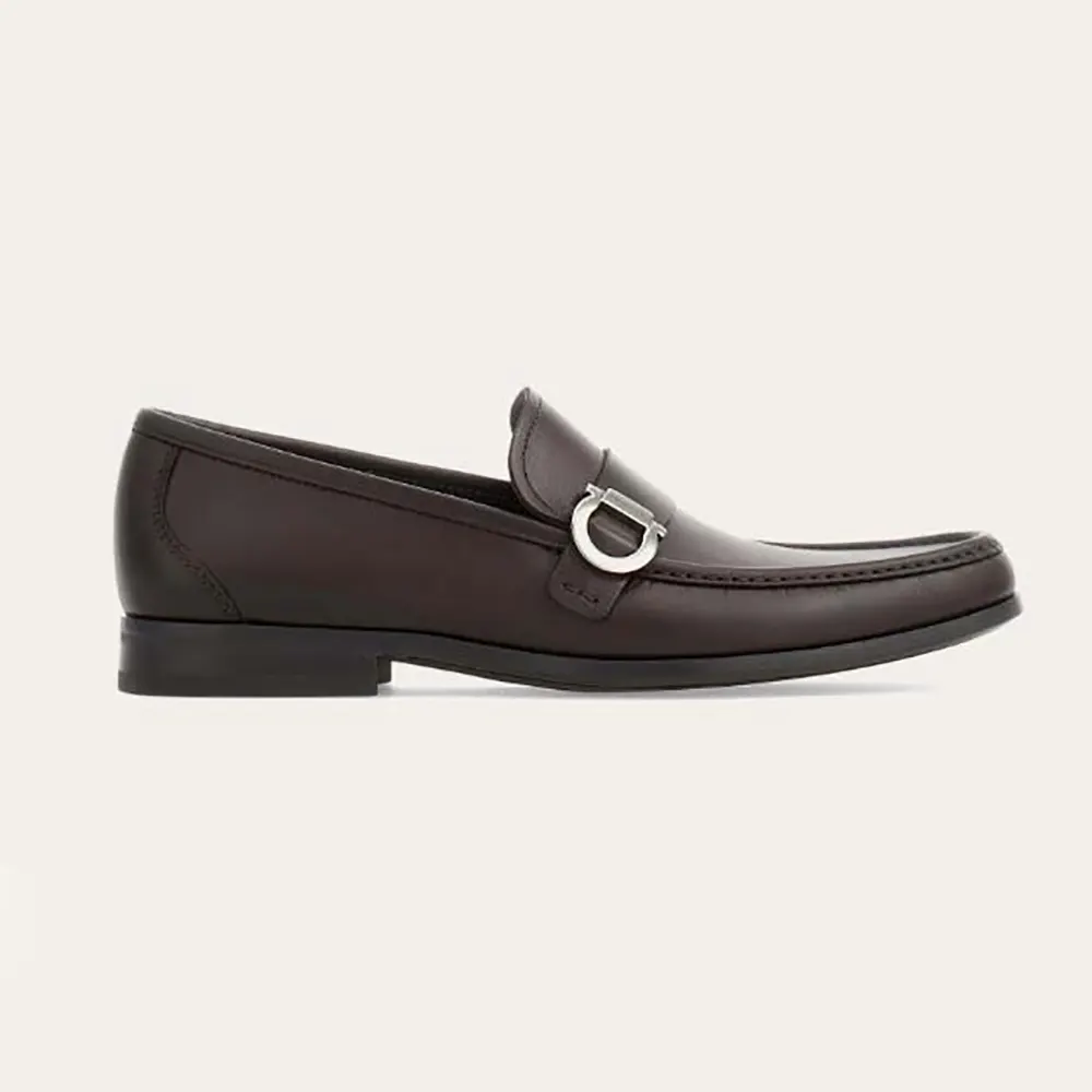 Side profile of Salvatore Ferragamo Men Moccasin with Gancini Ornament in burgundy leather