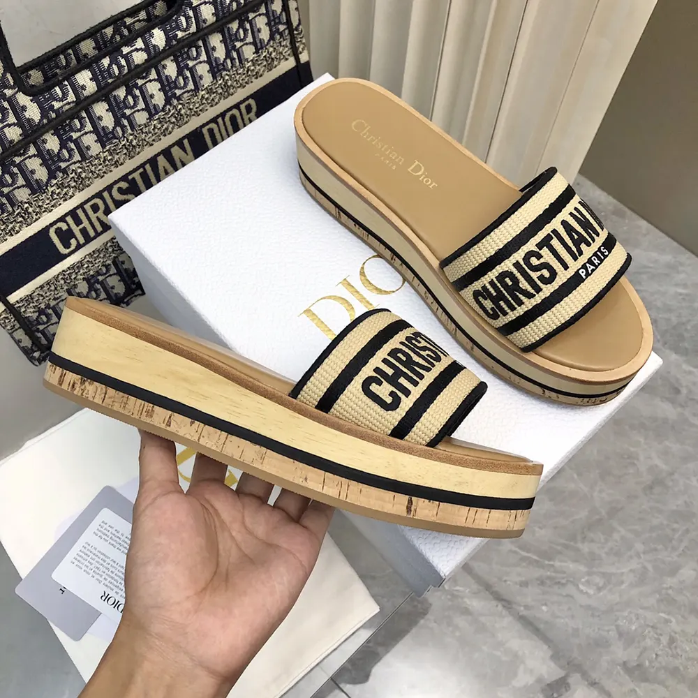 Dior Women Dway Platform Slide Natural Raffia and Black Embroidered Cotton - image 10
