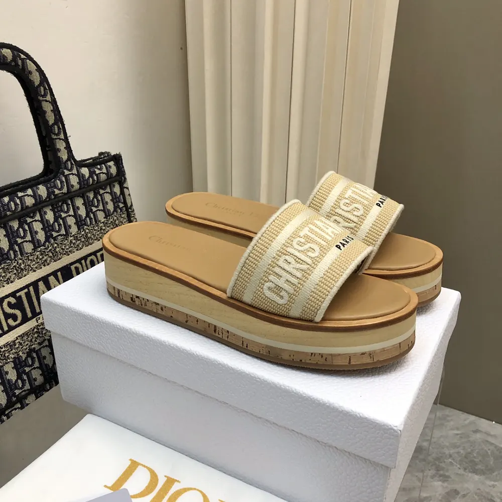 Dior Women Dway Platform Slide Natural Raffia and White Embroidered Cotton - image 8