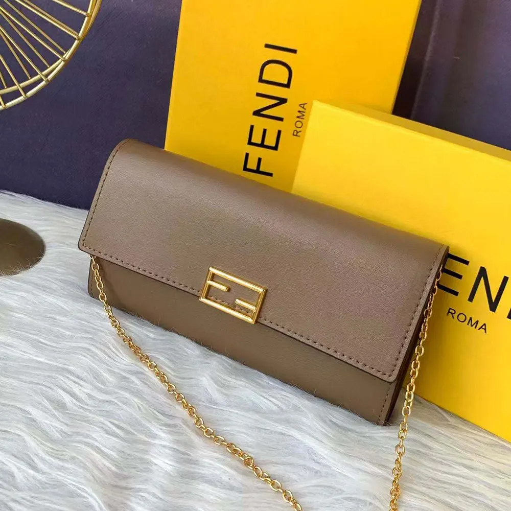 Close-up of gold chain detail on Fendi Women Shoulder Bag Brown Chain Leather Wallet