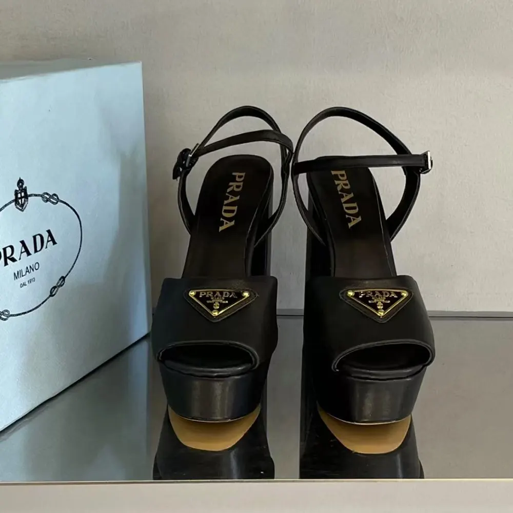 Close-up on buckle and silver hardware of Prada Women Nappa Leather Platform Sandals-Black