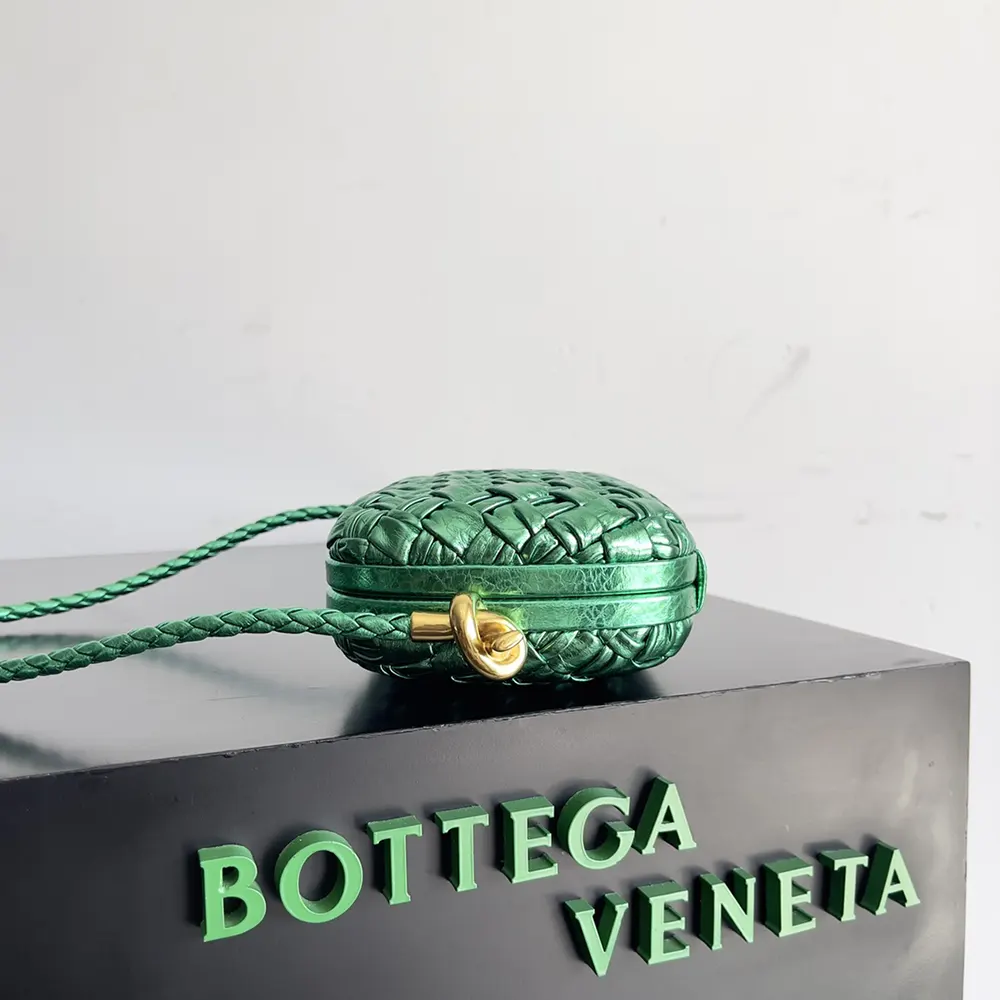 Bottega Veneta Women Knot Minaudiere On Strap-Green - image 7