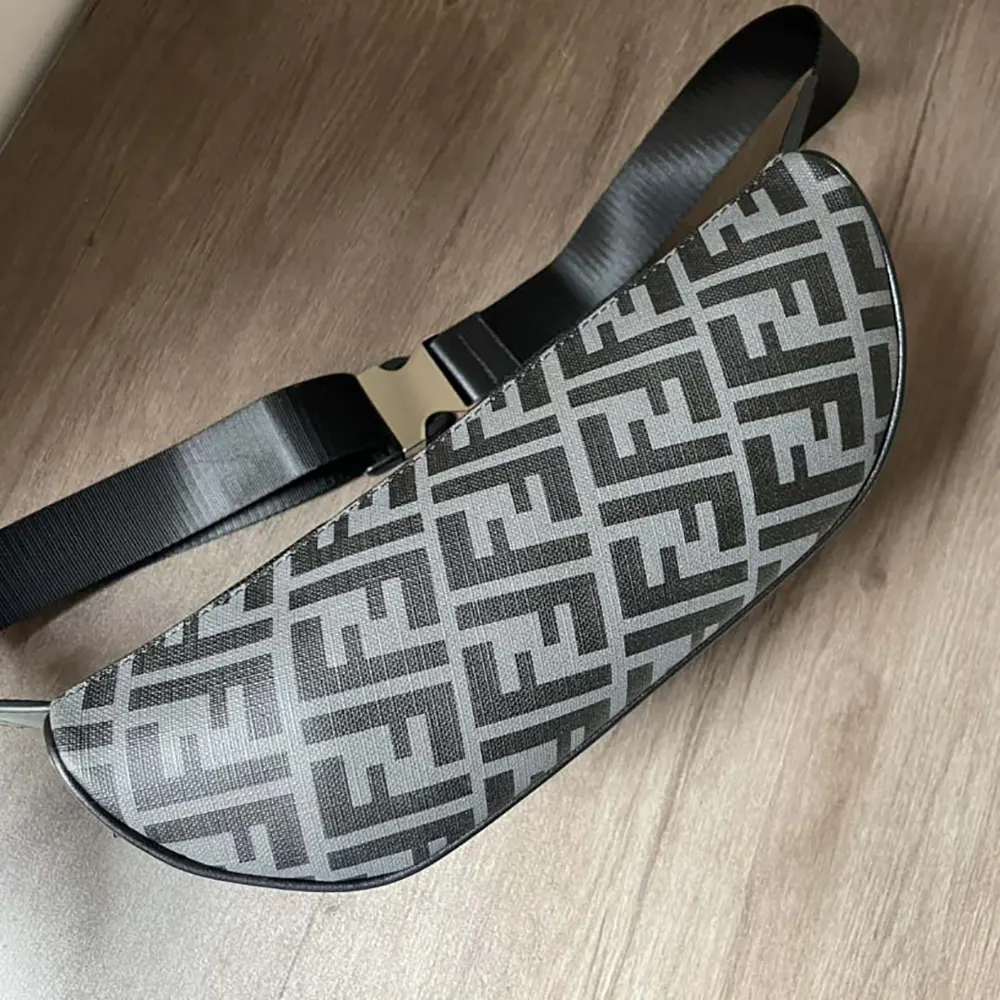 Fendi Men Diagonal Belt Bag Leather-Gray - image 5
