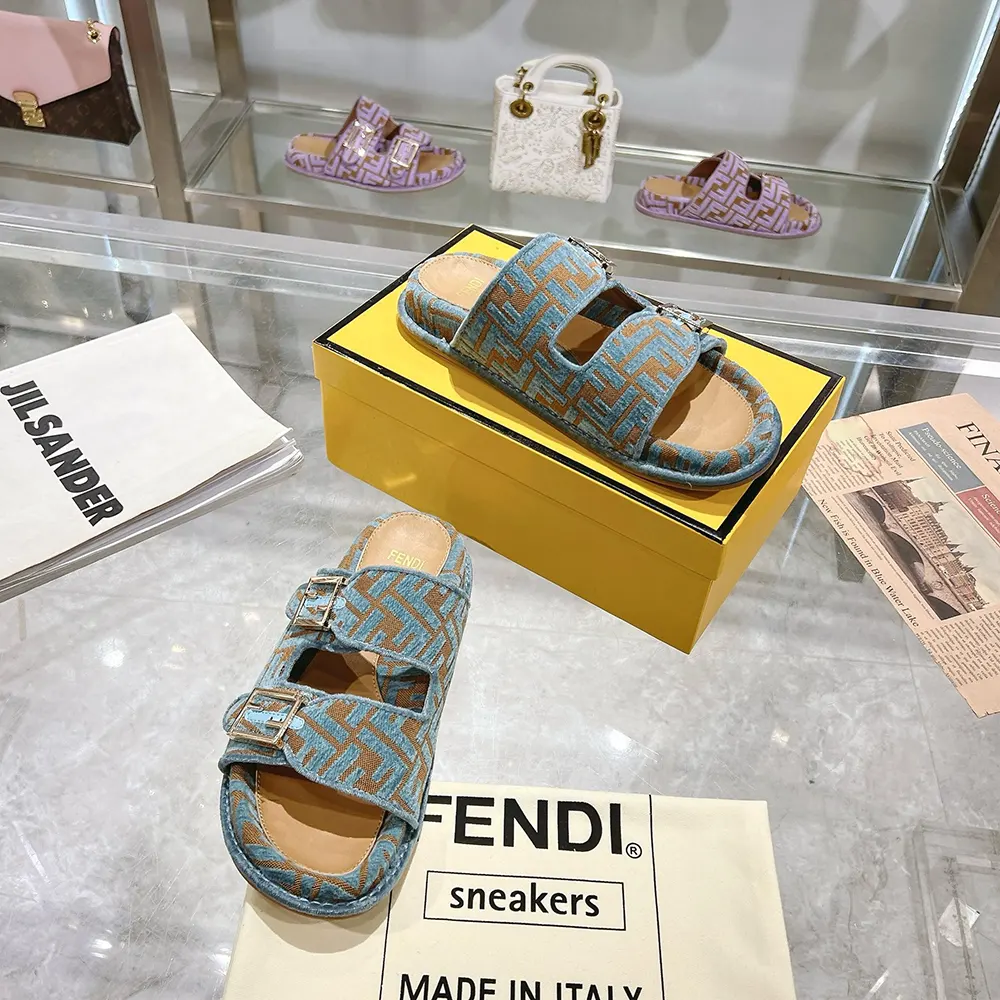 Close-up of FF jacquard pattern on the velvet slides