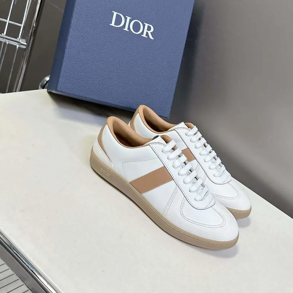 Overhead view showing lace closure on Dior Men B01 Matchpoint Sneaker