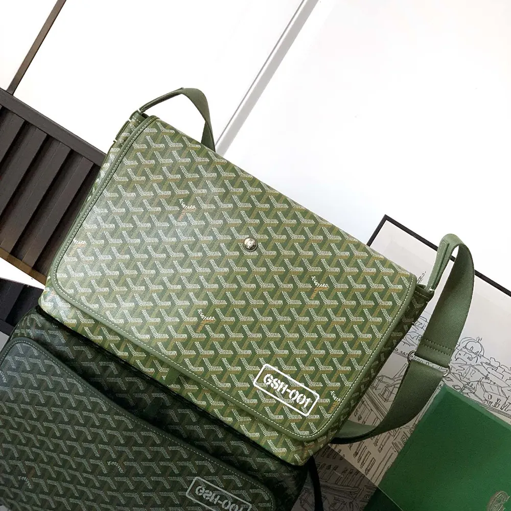 Close-up of hand-painted Chevron pattern on Goyard Capetien MM bag