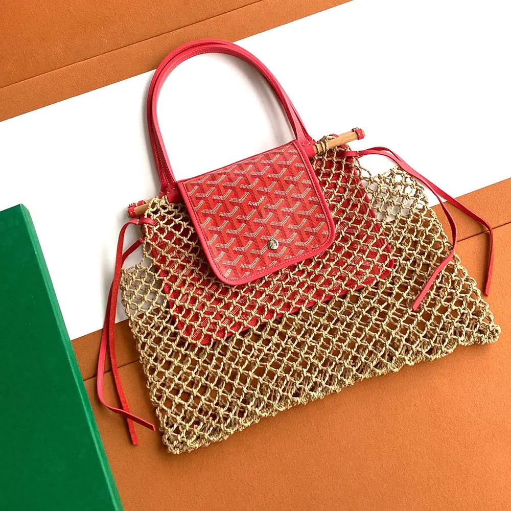 Close-up of gold-tone hardware and magnetic closure on Goyard Women Aligre Bag-Pink