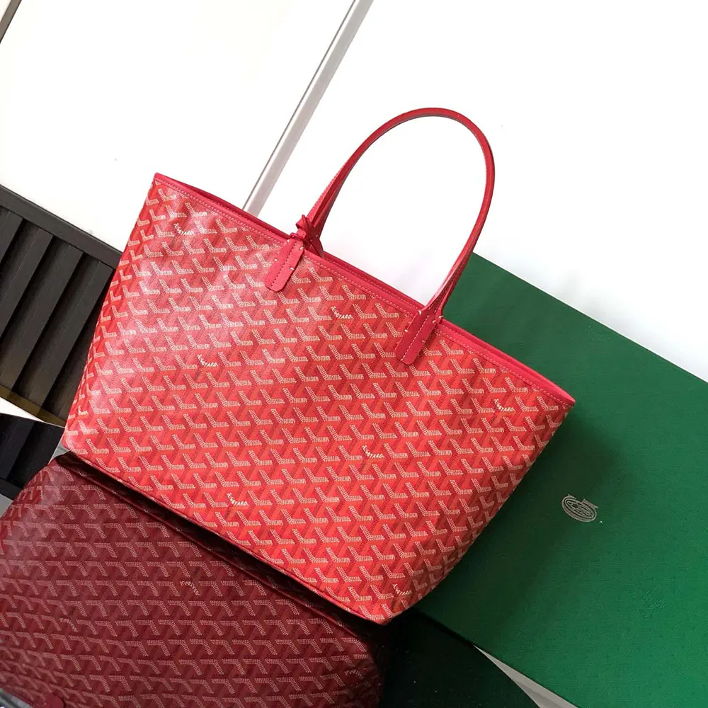 Close-up of gold hardware detail on Goyard Women Saint Louis GM Bag-Pink