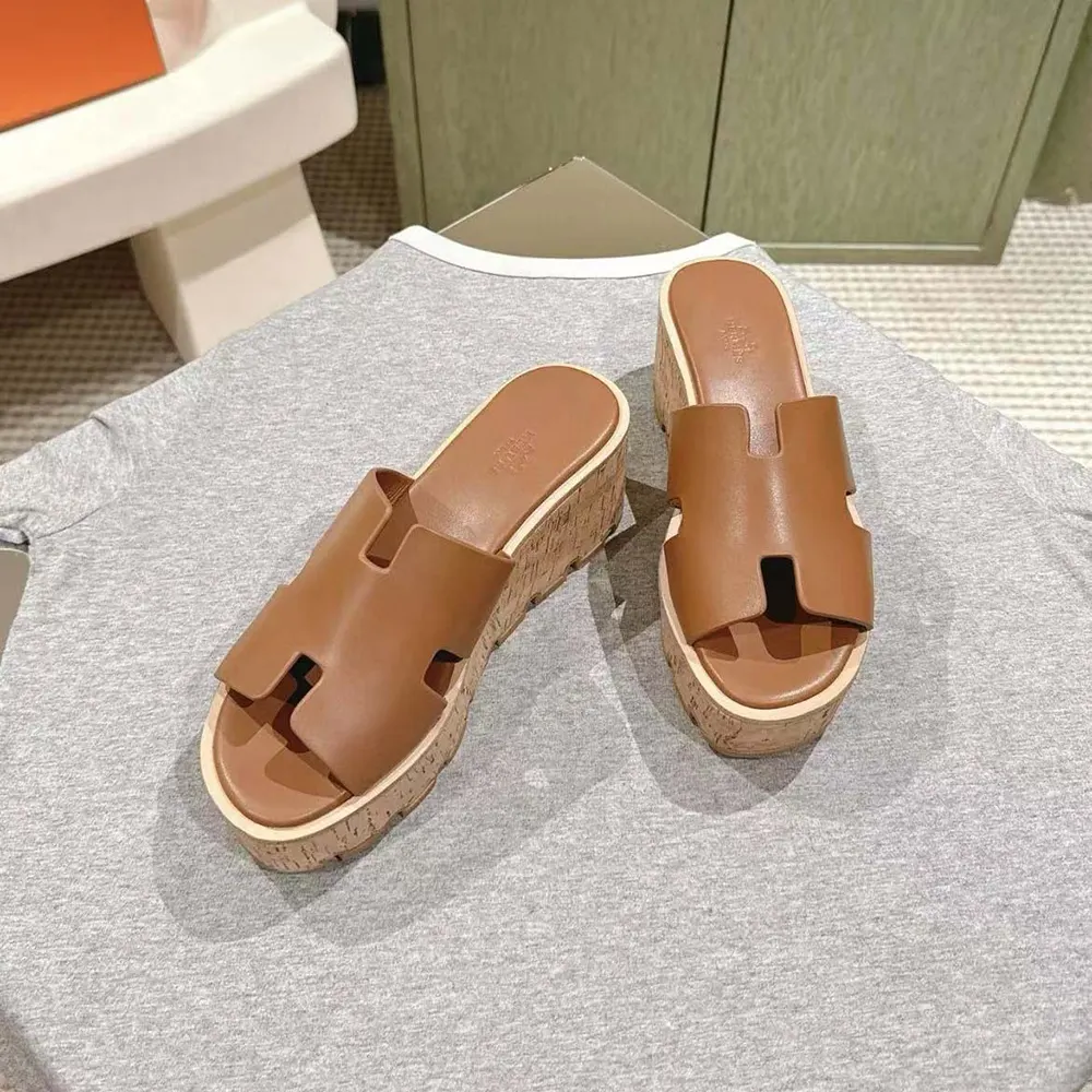 Close-up of leather and gold-tone H detail on Hermes Women Eze 30 Sandal-Brown