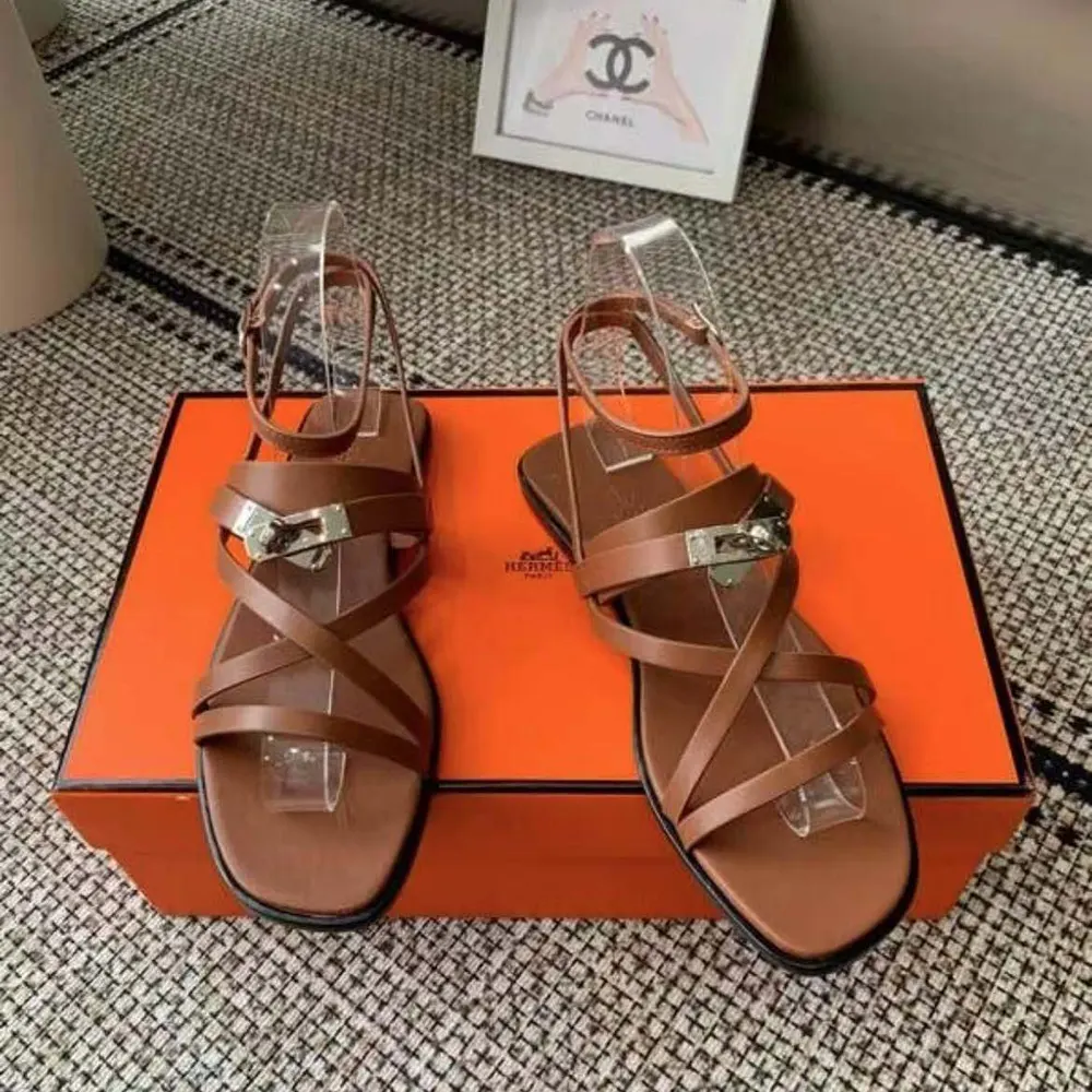 Close-up of Hermes Women June Sandal brown calfskin leather and sole detail