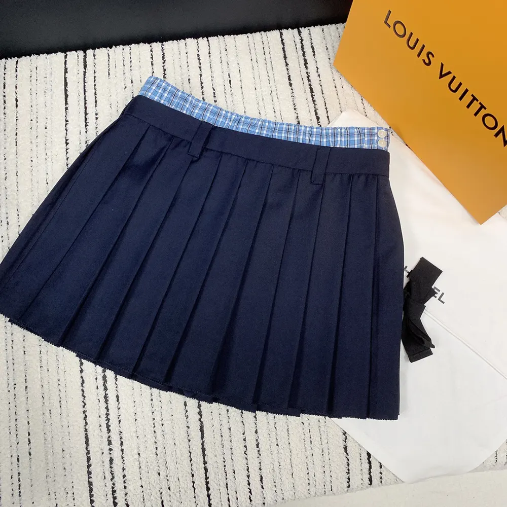 Back side showing zipper closure on Miu Miu Women Pleated Batavia Miniskirt