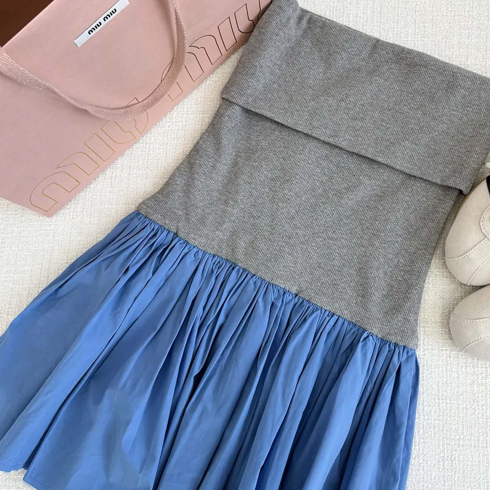 Close-up detail of fabric and zip on Miu Miu Women Poplin and Jersey Miniskirt-Blue