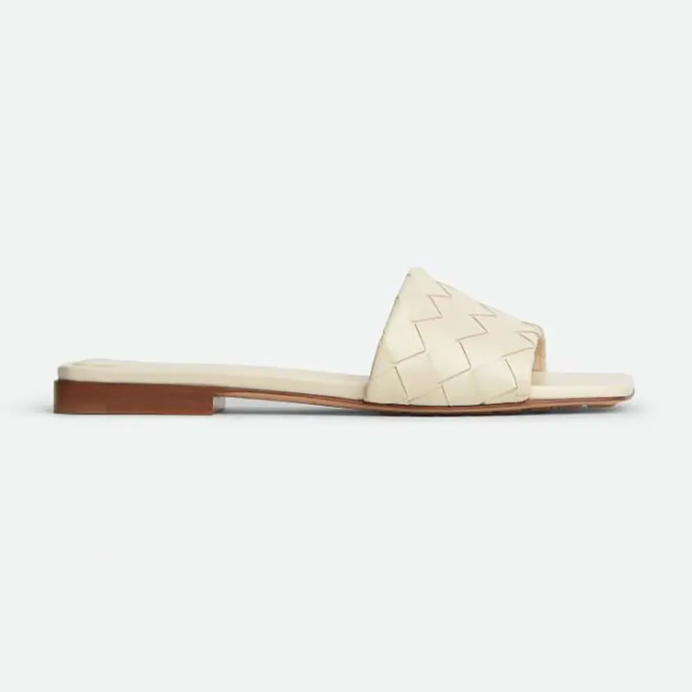 Side view of Bottega Veneta Women Parco Flat Mule-Beige showing woven detail